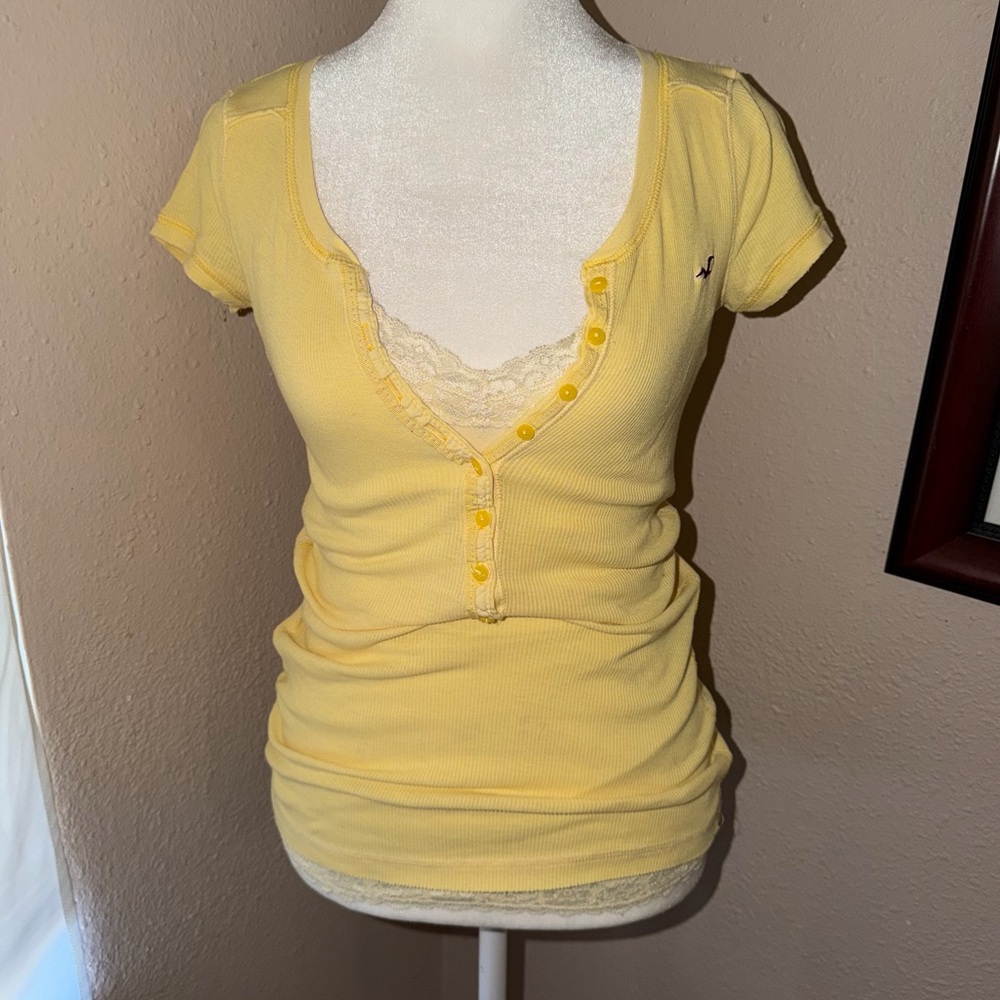 Vintage Y2K Hollister 2000s Short Sleeve Henley Top
